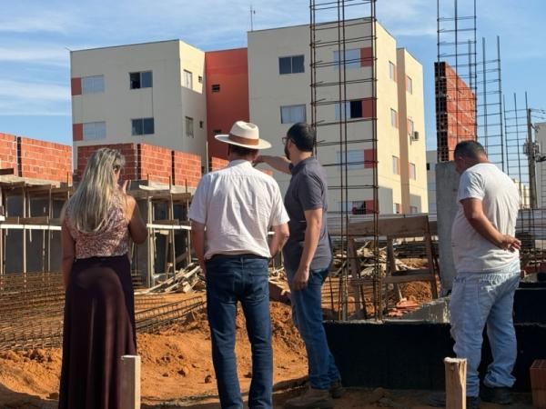 Prefeito Roberto Dorner fiscaliza obras de UBS e creche que vão ampliar serviços públicos para 1.440 famílias do Nico Baracat