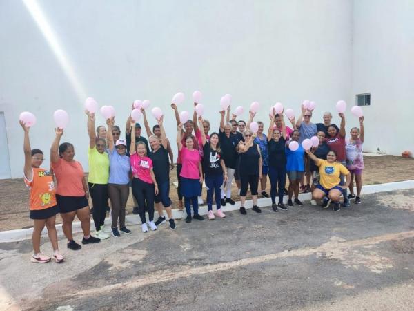 Grupo de atividade orientada celebra o Outubro Rosa