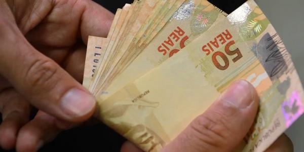 Número de superendividados no Brasil cresceu 75% em cinco anos, diz BC