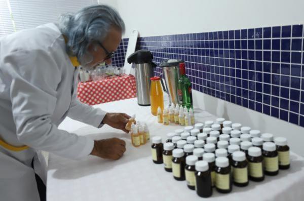 Farmácia Viva: equipe do CAPS participa de curso prático para manipulação de ervas medicinais
